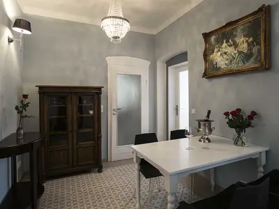 Esszimmer mit Verbindung zur Küche