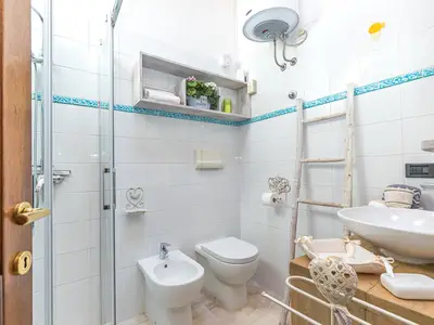 Badezimmer mit Dusche