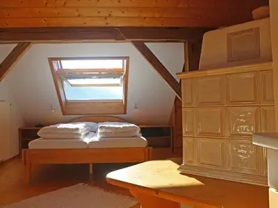 Doppelbett mit Kamin