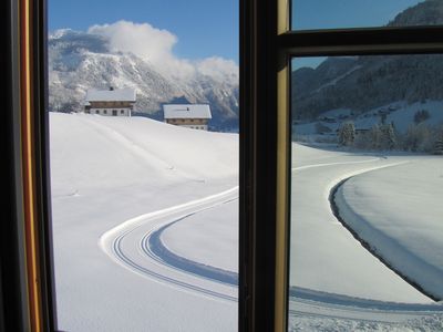 Blick auf die Langlaufloipe / Apartments gosaukamm.com