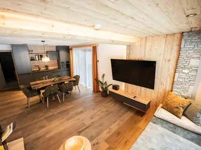 Küche mit Ess- & Wohnbereich