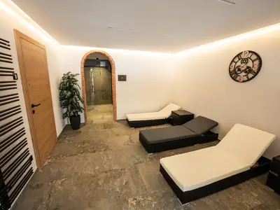 Saunabereich mit Relaxliegen