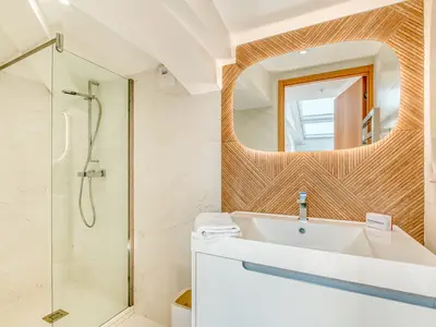 Badezimmer mit Dusche