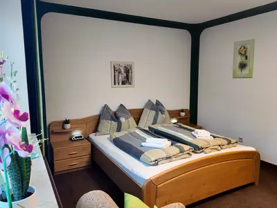 Schlafzimmer 4 mit Einzel-, Doppelbett