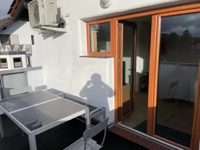 große Loggia vor Wohnen / Schlafen