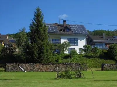 Wohnhaus aus Perspektive Ferndorfstraße