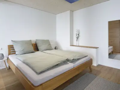 Schlafzimmer mit Doppelbett