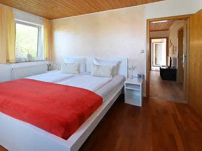 Schlafzimmer 1