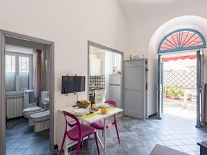 24017328-Appartement-6-Imperia-300x225-4