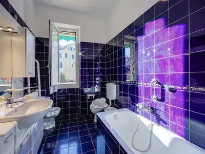 Badezimmer mit Badewanne