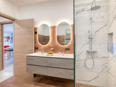 Badezimmer mit Dusche