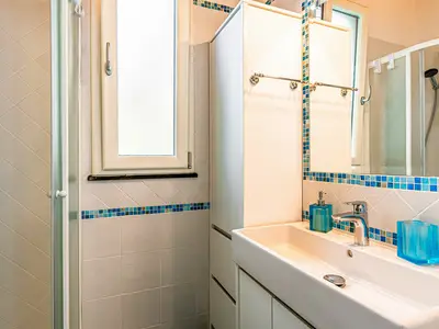 Badezimmer mit Dusche