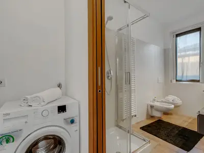 Badezimmer mit Dusche