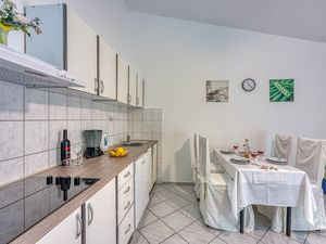 23706913-Appartement-4-Jasenice-300x225-3