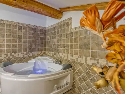 Badezimmer mit Badewanne