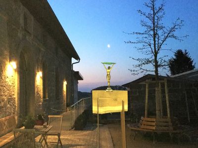 Abends vor dem Brauhaus die Stimmung genießen