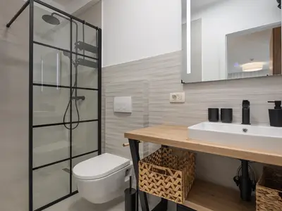 Badezimmer mit Dusche