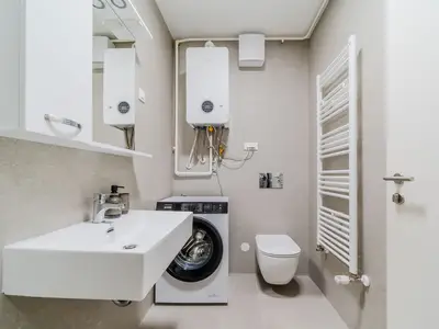 Badezimmer mit Dusche