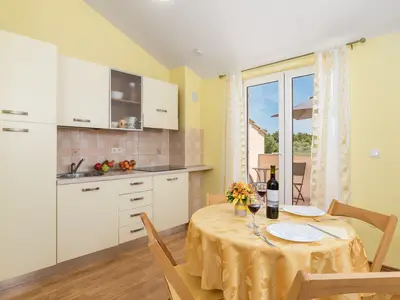 Küche und Essbereich