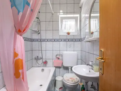 Badezimmer mit Badewanne