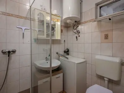 Badezimmer mit Dusche