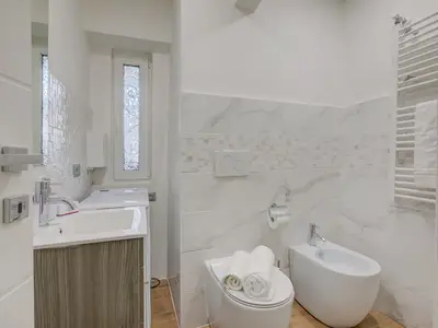 Badezimmer mit Dusche