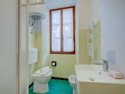 Badezimmer mit Dusche