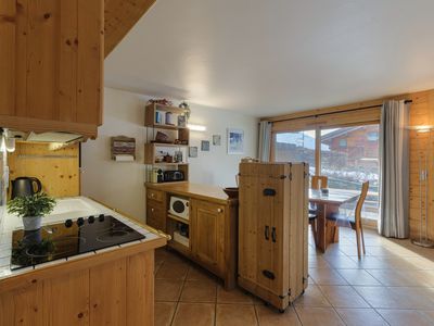 Stilvolle Küche mit Essbereich