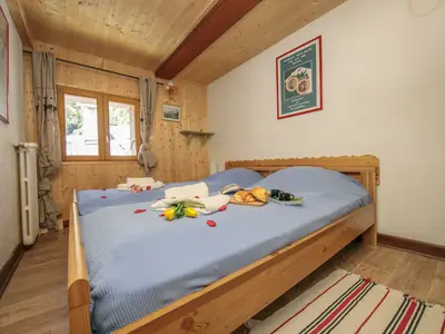 Schlafzimmer mit Zwillingbett