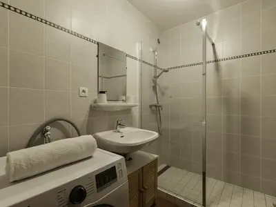 Badezimmer mit Dusche