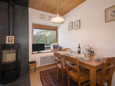 Esstisch & komplettes Ess-Set für 4 Personen