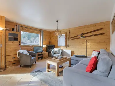 Großer Wohnbereich im Chalet-Stil