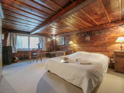 Großes Hauptschlafzimmer