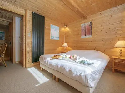 Schlafzimmer mit Doppelbett 3