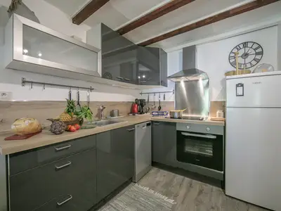 Moderne Küche, voll ausgestattet