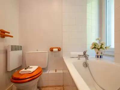 Badezimmer mit Badewanne