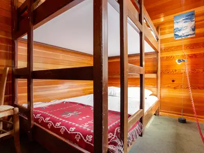 Schlafzimmer mit Doppelstockbetten (4 Personen)