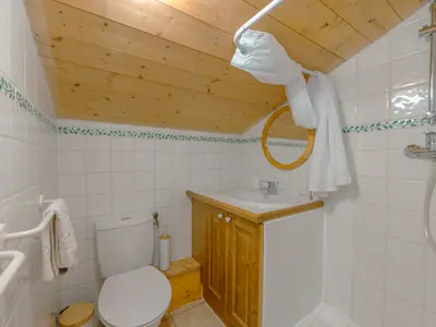 Badezimmer mit Dusche