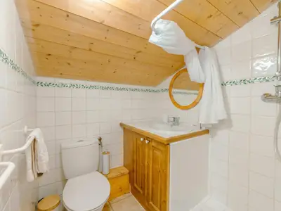 Badezimmer mit Dusche