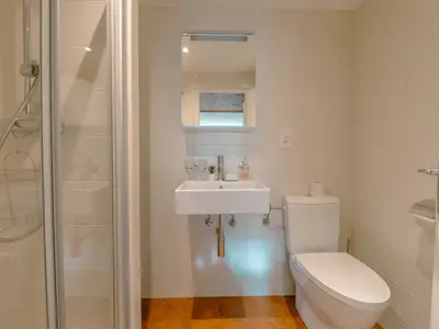 Badezimmer mit Dusche