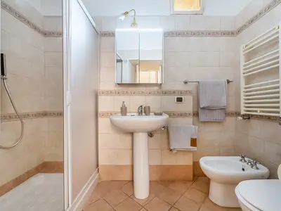 Badezimmer mit Dusche Badezimmer mit Dusche