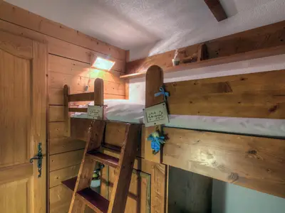 Schlafzimmer mit Hochbett