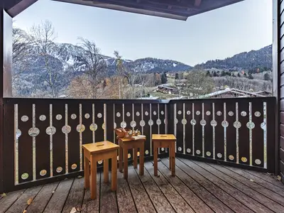 Großer Balkon mit Bergblick