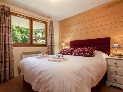 Schlafzimmer mit Doppelbett