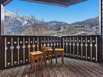 Großer Balkon mit Bergblick