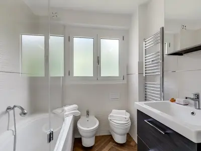 Badezimmer mit Badewanne