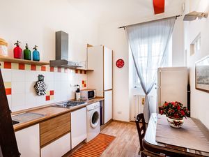 23954541-Appartement-2-Livorno-300x225-1