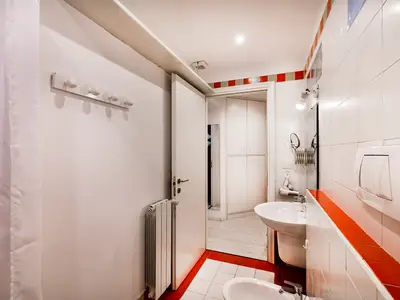 Badezimmer mit Dusche
