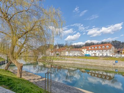Blick auf den Fluss Ljubljanica vom Grundstück aus