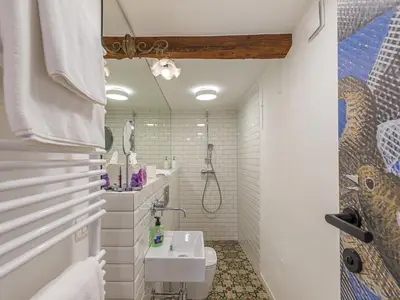 Badezimmer mit Dusche